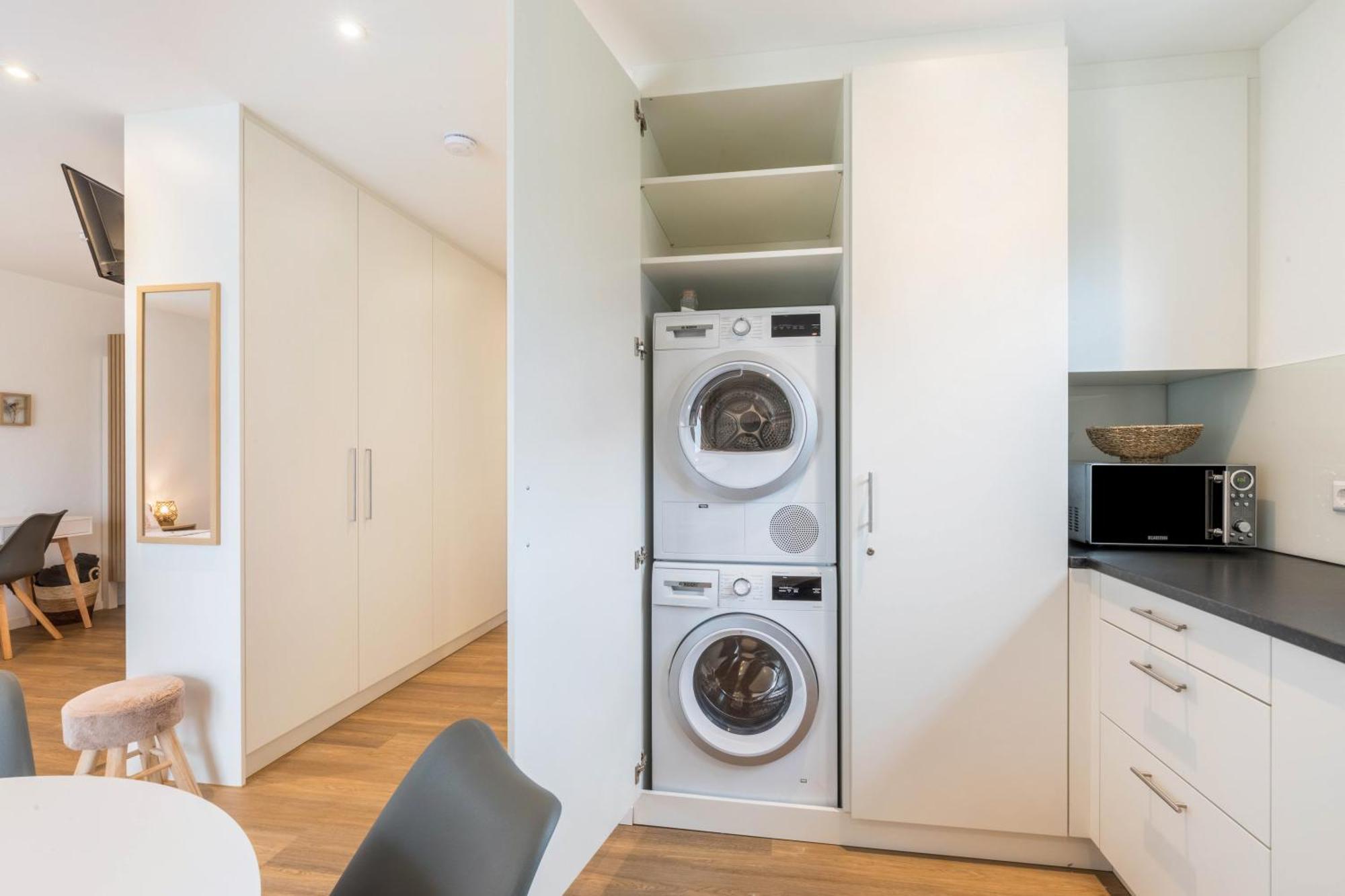 Studio 2 Parkside Apartments 군즈부르크 외부 사진