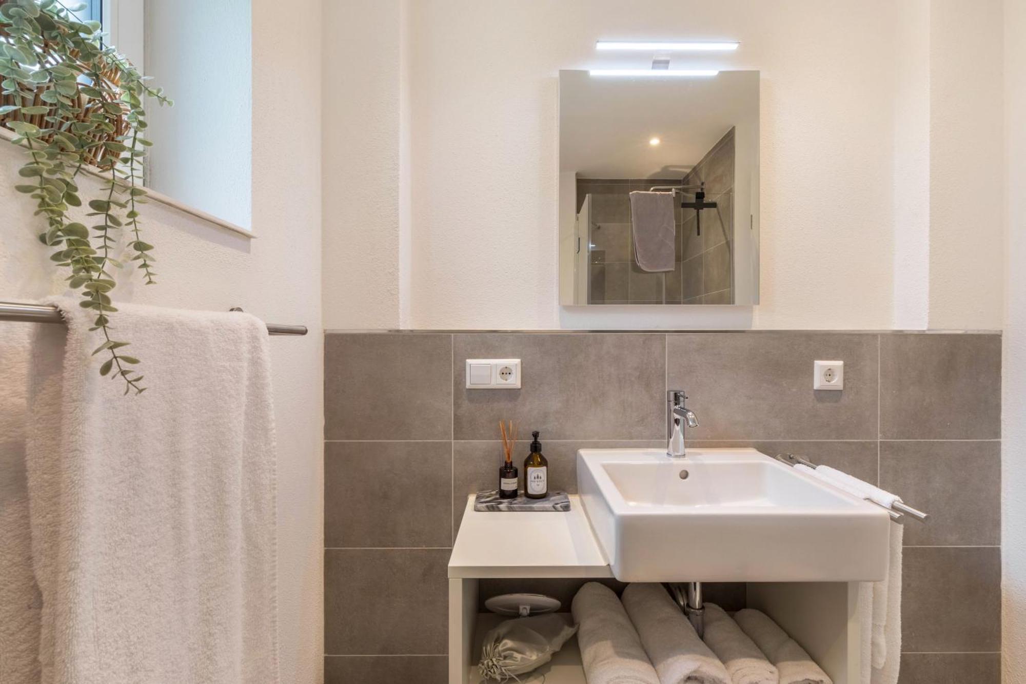 Studio 2 Parkside Apartments 군즈부르크 외부 사진